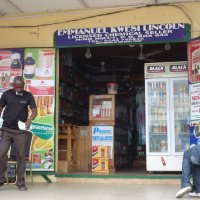 HDR - Des marchés informels ouest-africains au Capitalisme pharmaceutique global 